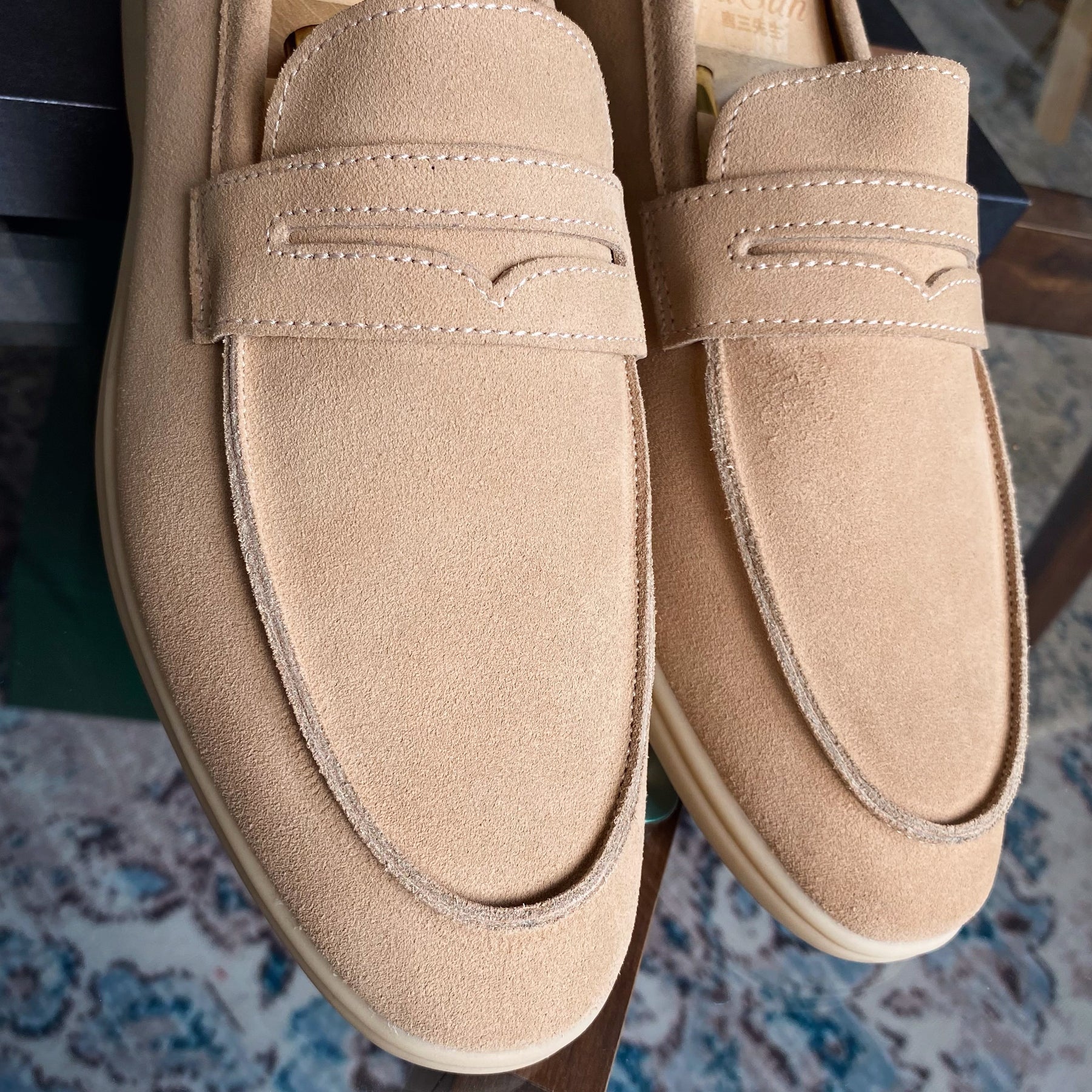 NOIRÉ SUEDE LOAFER